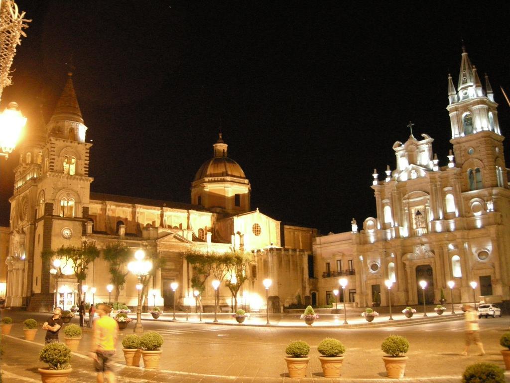 Suites In Sicily Ачиреале Экстерьер фото